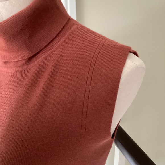3/$40 Brian Bailey sleeveless turtleneck - Picture 2 of 5